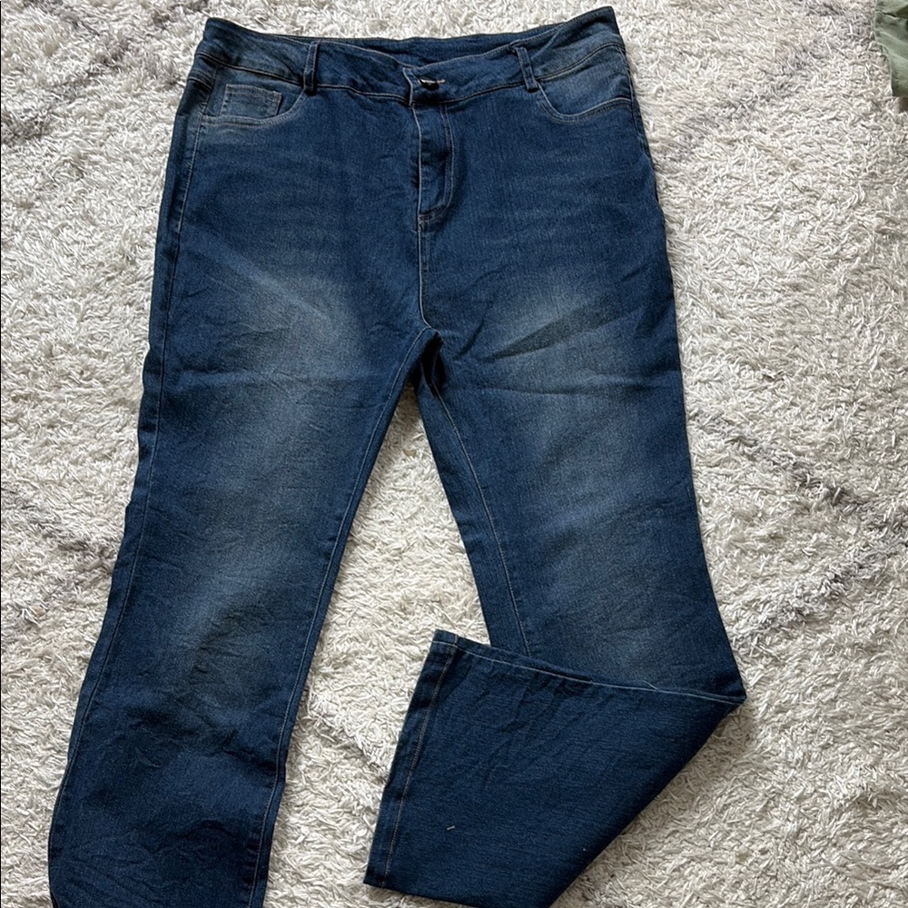 Women’s Blue Relaxed Fit Jeans with Subtle Fading
